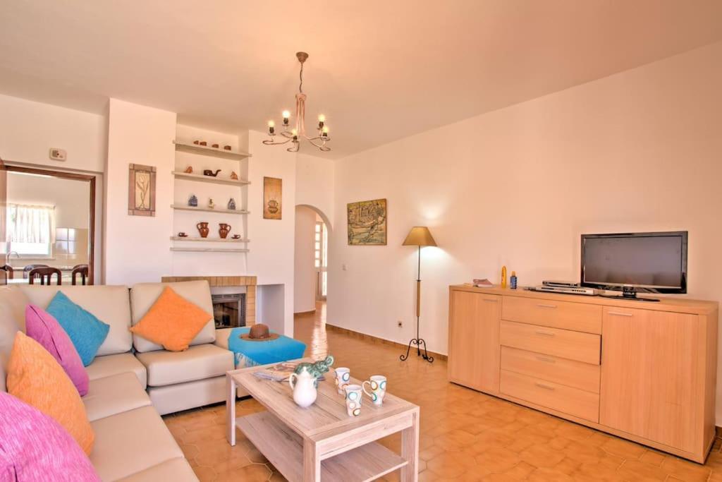Villa Guita Family House อัลบูเฟรา ภายนอก รูปภาพ